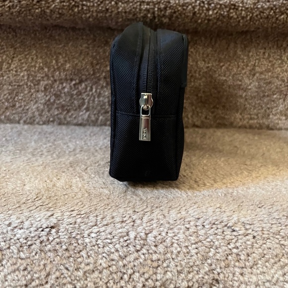 Tumi Delta Travel Amenity Bag - Cosmetic Bag - Travel Accessory - Black - Picture 8 of 13